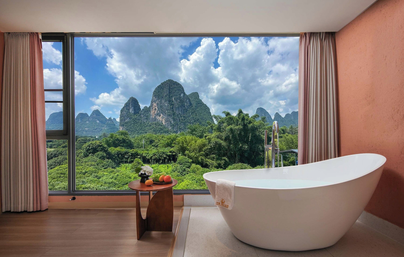 Deep soaking bathtub 2, Riverside Bamboo Frest Hotel, Guilin