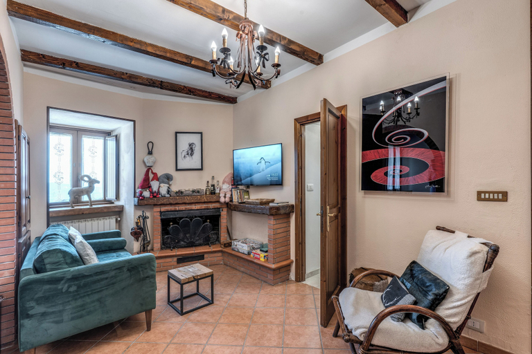 Living area 2, LA SCALINATELLA - SOFIA APARTMENTS, L'Aquila