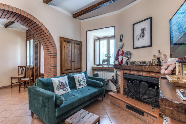 Living area 5, LA SCALINATELLA - SOFIA APARTMENTS, L'Aquila