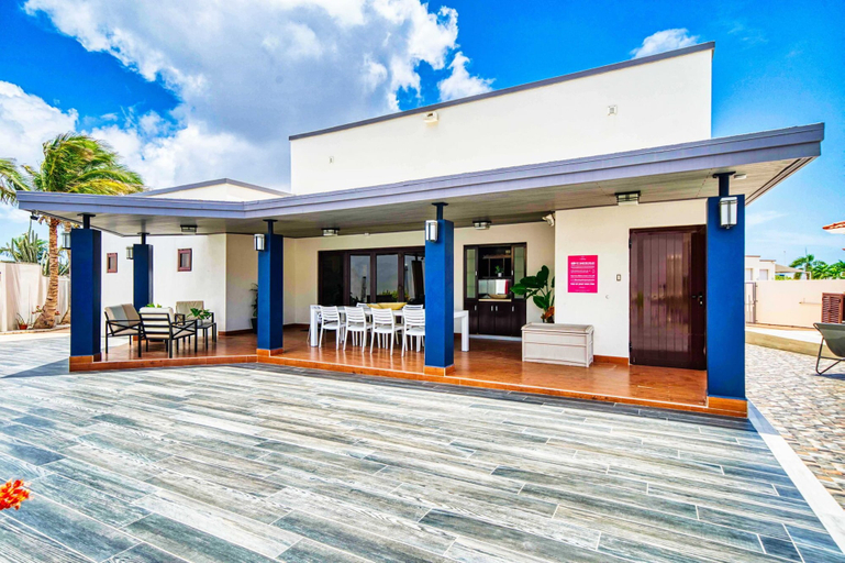 Exterior & Views 2, Pekinini 15
