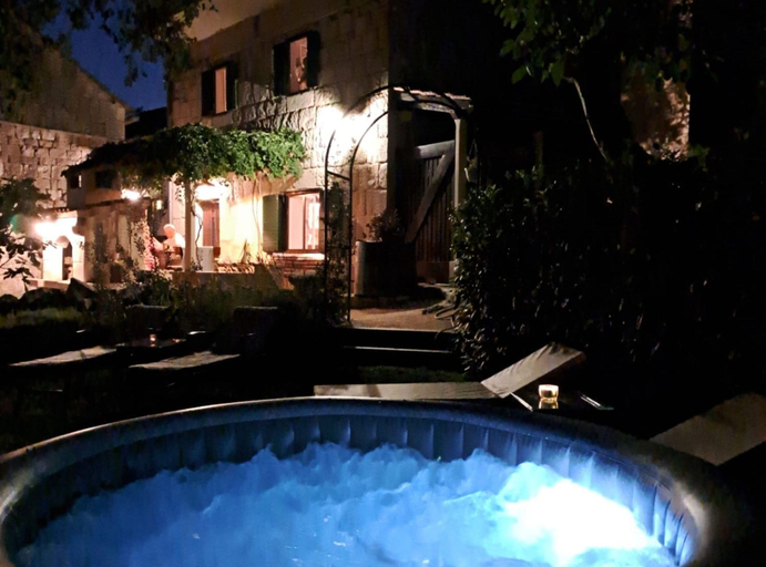 Sport & Beauty 3, Stone House Lola - Two Bedroom Holiday Home, Šestanovac