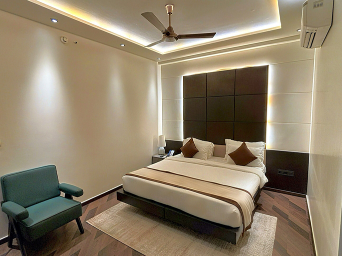 Bedroom 3, The Long D Hotel and Banquet, Surat