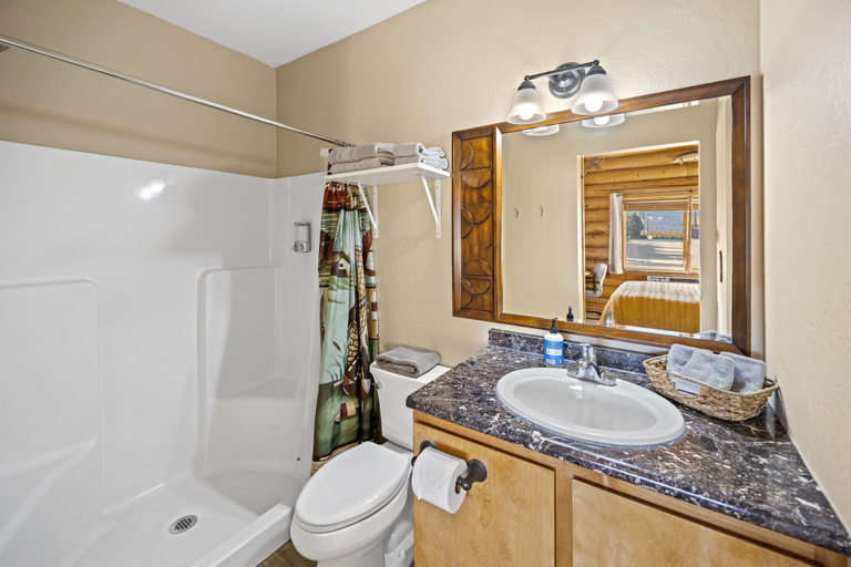 Bathroom 4, Ponderosa Inn, Garfield