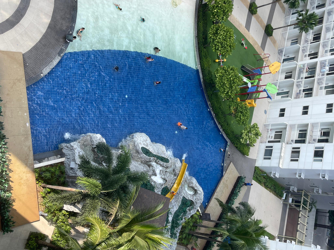 Swimming pool 5, Cozy Room in Modern Paraaque Condo with 2 Bedrooms, Pasay City