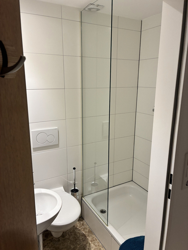 Bathroom 2, Das Gerhards, Kassel