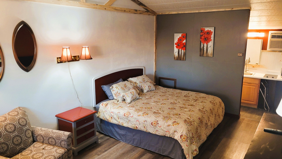 Bedroom, 1st Interstate INN, Logan