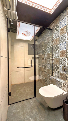 Bathroom 4, The Long D Hotel and Banquet, Surat