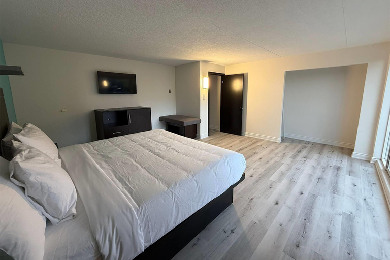 Room 3, Howard Johnson By Wyndham Brampton, Peel