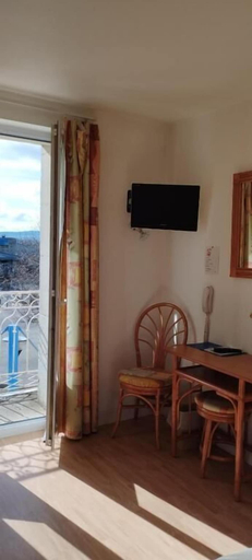 Others 5, Hotel Du Rocher, Hérault