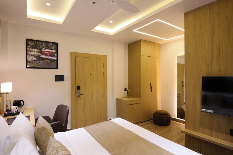 Room 5, Voyage Eastin Suites, Papum Pare