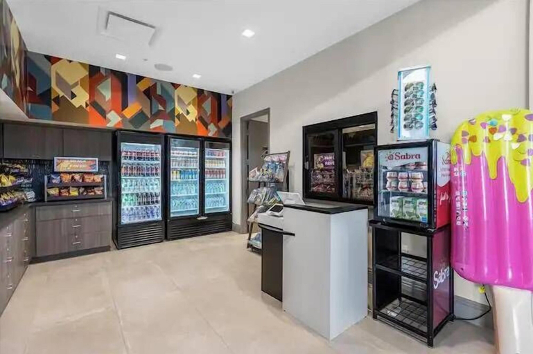 Food & Drinks 5, Luxurious 15br Villa With Lake View & Game/theater, Orange