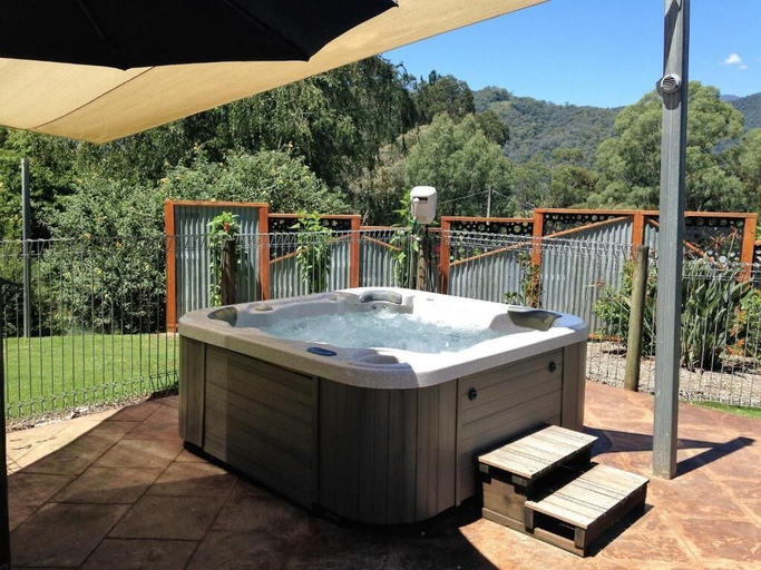 Others 5, Snowview Holiday Units, Alpine - East