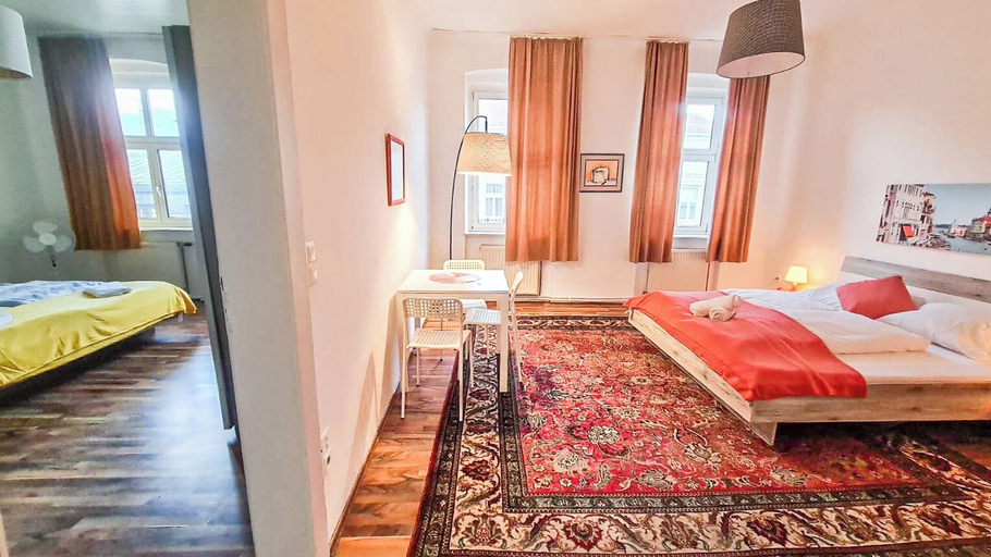 Room 4, Budget 2BR Apartment Near Stadthalle, Wien
