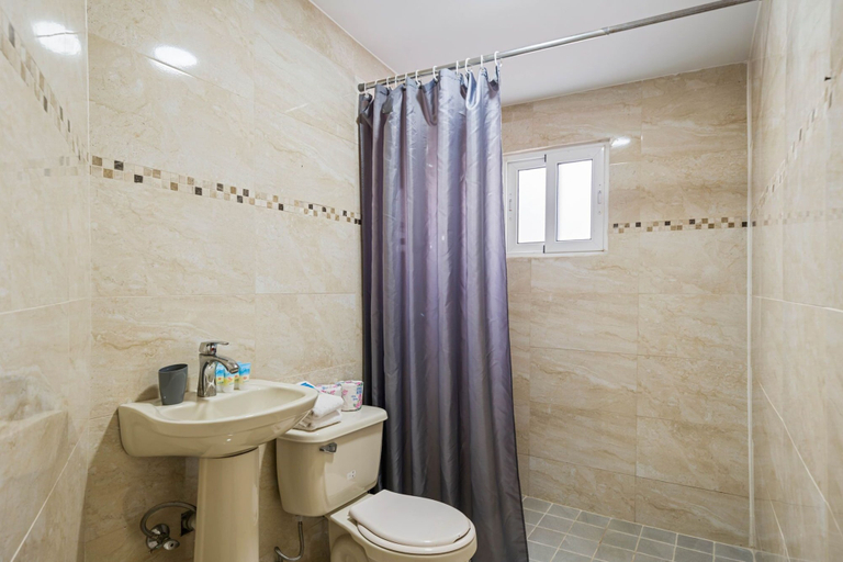 Bathroom 4, Felicidad 30