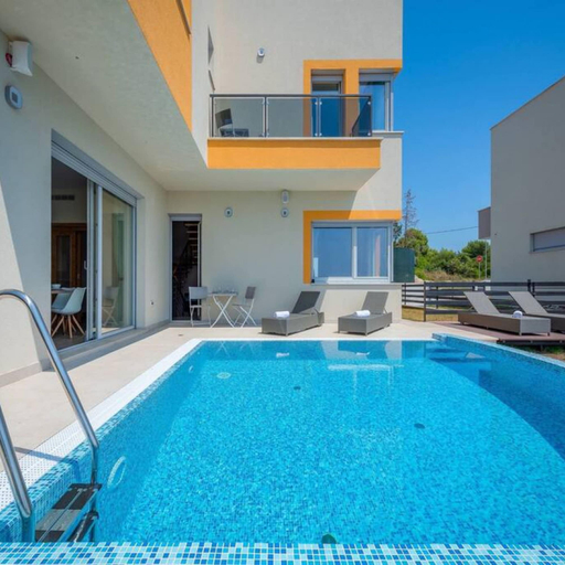 Room 5, Villa Cedar - Fully Equipped Villa With 4 big Rooms for 8 Guests and a Seaview, Pula