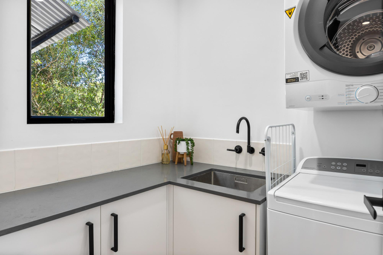 Bathroom 5, Pristine 2-Bed Apartment with Pool and Balcony, Noosa - Sunshine-Peregian