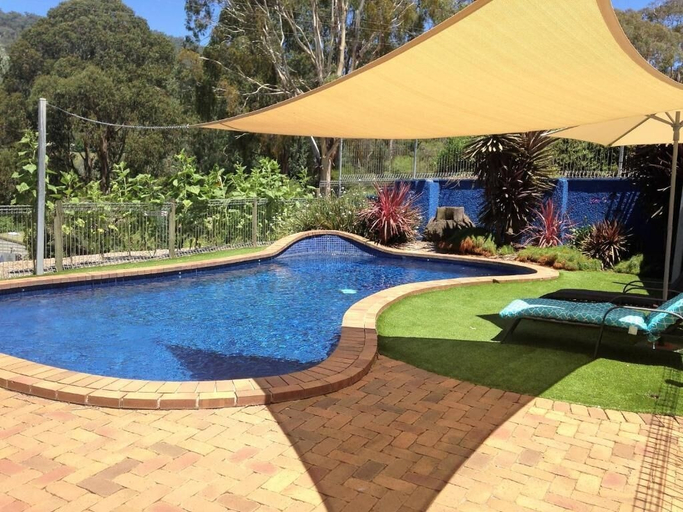 Sport & Beauty 2, Snowview Holiday Units, Alpine - East