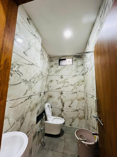 Bathroom 5, Hotel Vinayak, Ujjain