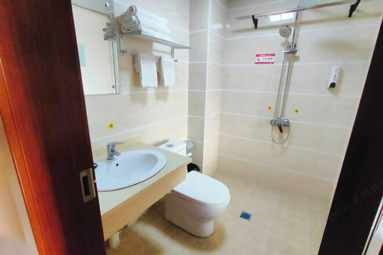 Bathroom, Furui Hotel, Enshi Tujia and Miao