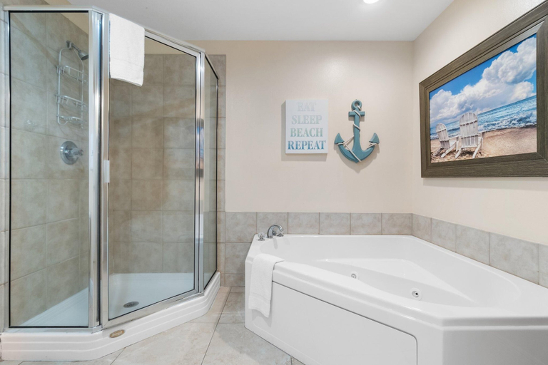 Bathroom 3, San Carlos 1505, Baldwin
