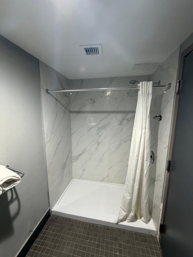 Bathroom 3, Q Lodge, Branch