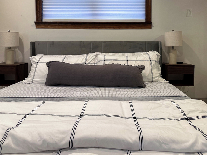 Bedroom 2, DTW Suites, Wayne