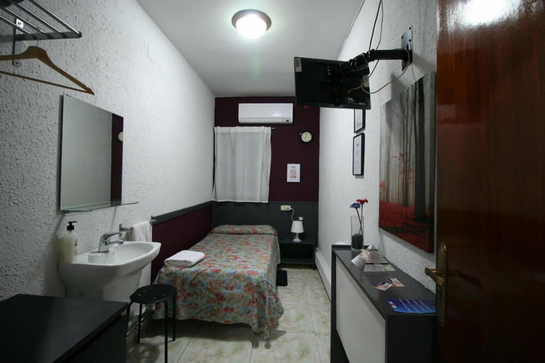 Bedroom 2, Hostal Avenida de Madrid, Barcelona