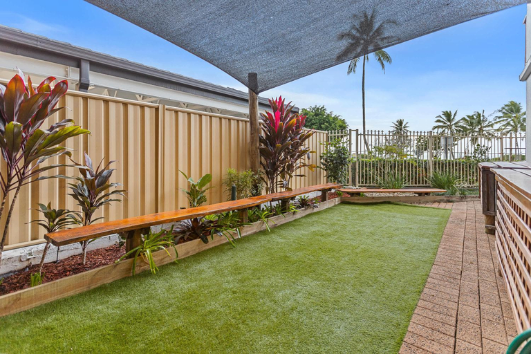 3, Rainforest and Reef Retreat Esplanade Ground Floor Apartment, Cairns