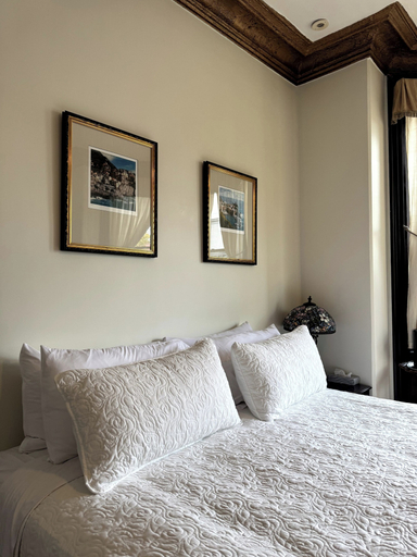 Room 5, Villagio Boutique Hotel, Allegheny