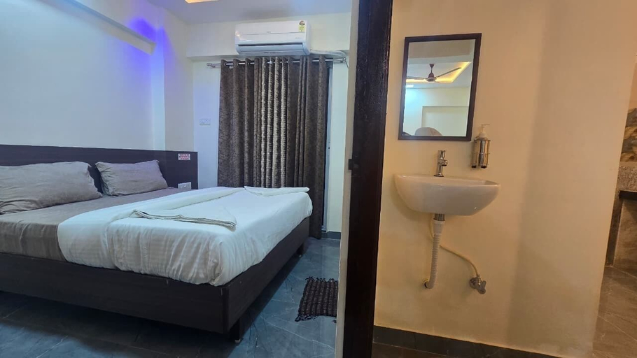 Room 4, Hotel Shree Siddhivinayak, Thane
