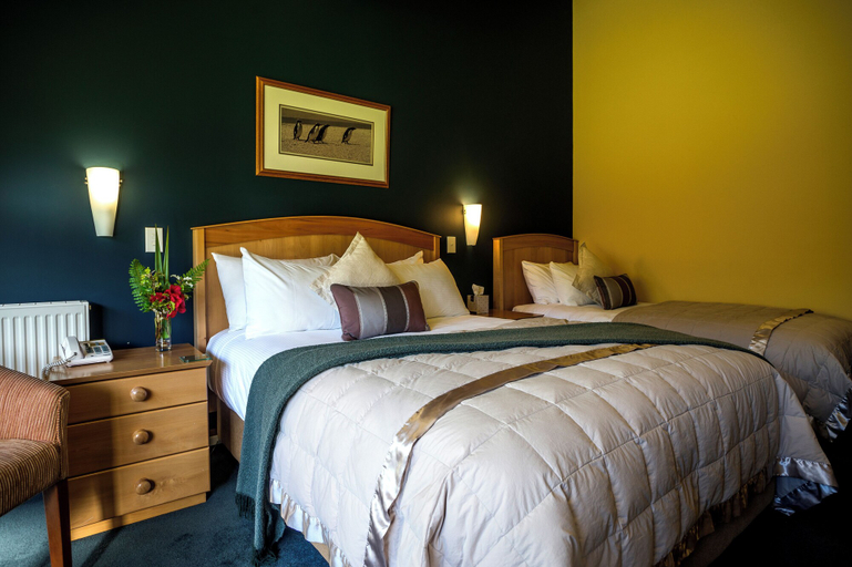 Room 2, Wilderness Lodge Lake Moeraki, Westland