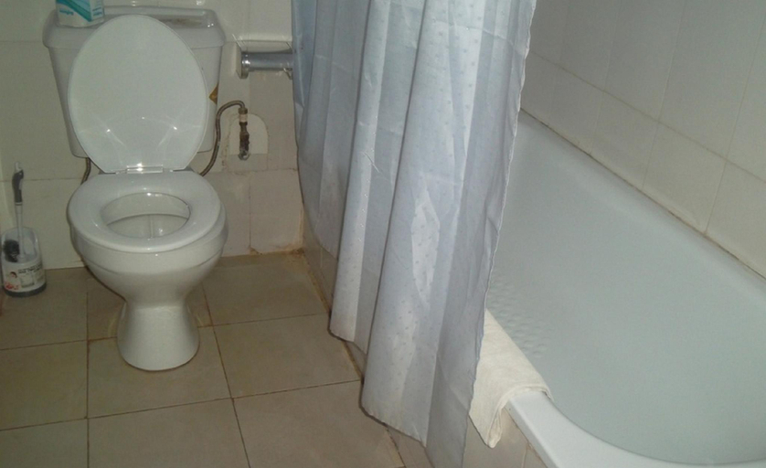 Bathroom 3, Meadway Luxury Hotels, Enugu North