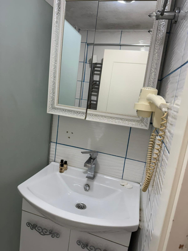 Bathroom 5, HOLİDAY SUİT, Fatih