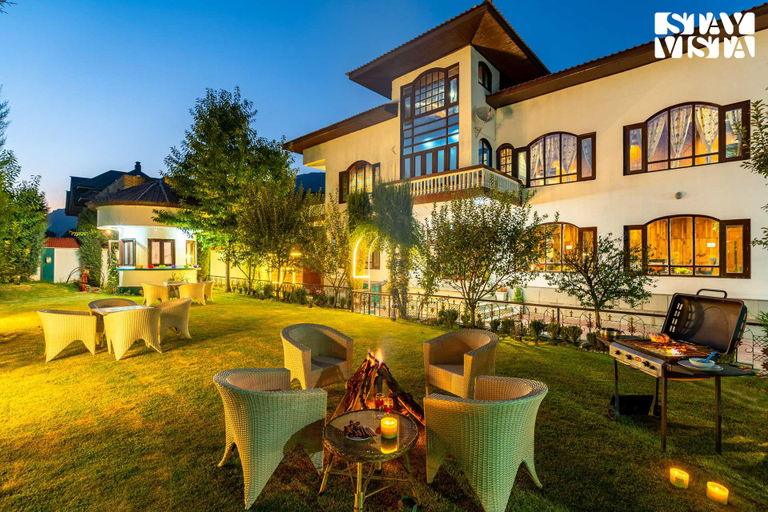 Exterior & Views