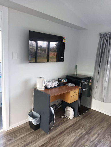 Living area 3, 4 Double Beds and 2 Sofa Bed chalet, Rotorua