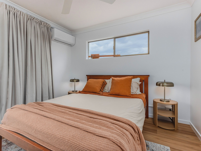 Room 5, Layback on Marine, Tweed Heads