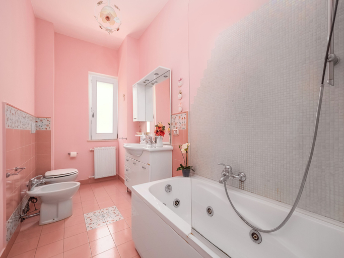 Bathroom 3, Villa dei Fiori, Napoli