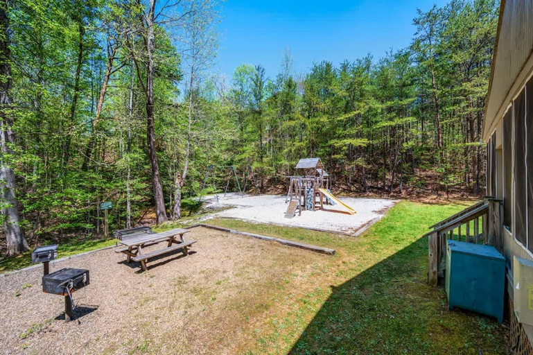 Room 5, Indoor Pool Hot Tub Sleeps 6 Mountain Views, Sevier