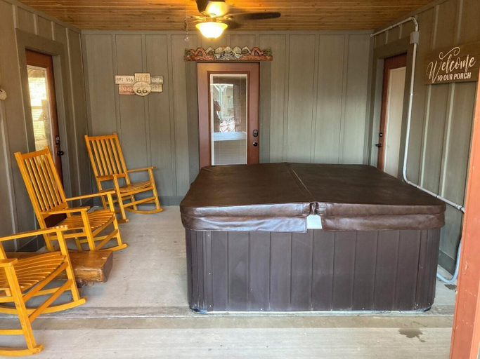 Indoor spa tub, Blue Smoke View, Sevier