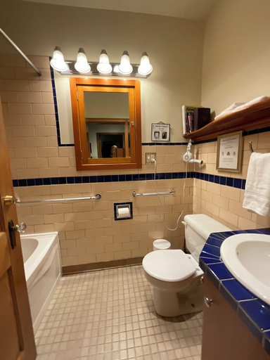 Bathroom 4, Blackbird Glen Bed and Breakfast, Central Okanagan