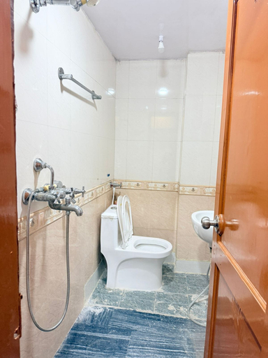 Bathroom 5, SHRI SHYAM KASHI STAY VARANASI, Varanasi