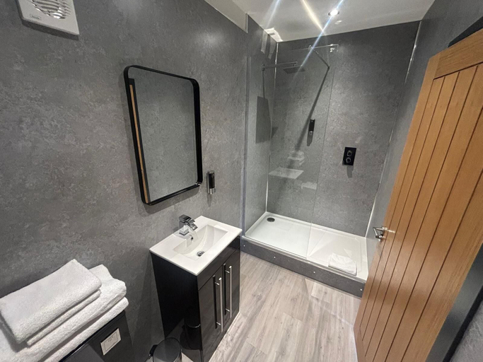 Bathroom 4, Dockside Aparthotel, Bw Signature Collection, Sefton