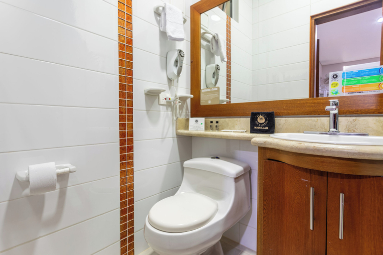 Bathroom 4, Hotel Sauces Del Estadio, Medellín