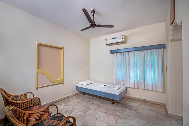 Bedroom 3, Hotel Sadhabishegam, Nagappattinam
