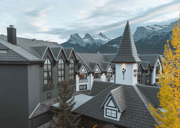 Exterior & Views
