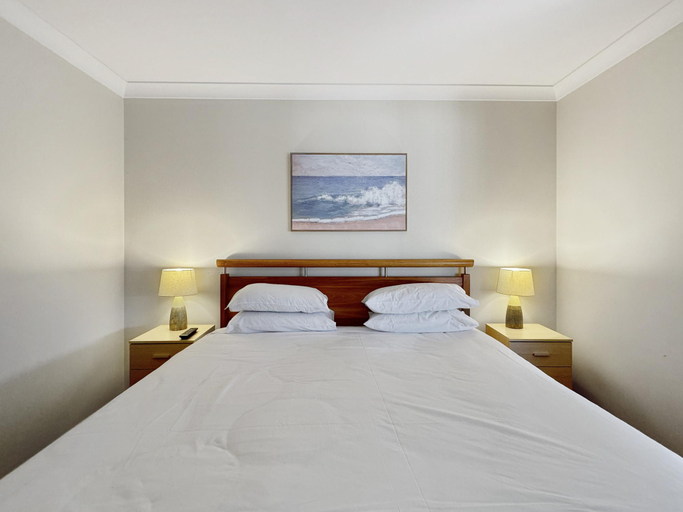 Bedroom 2, Spacious 4-Bed Home 2-Min to the Beach, Eurobodalla