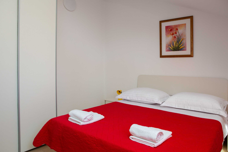 Room 3, Apartments Bella Vista, Marina