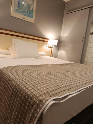 Bedroom 2, Hotel Azur Montmartre, Paris