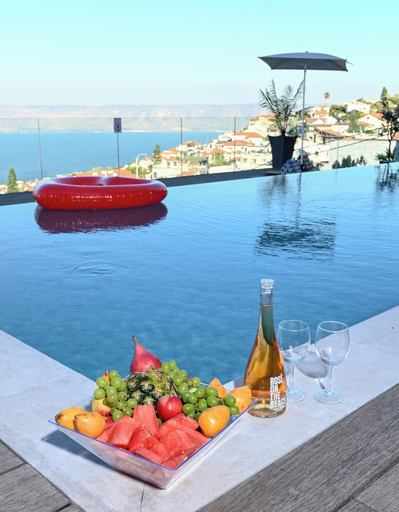 Pool 2, vila Selavi