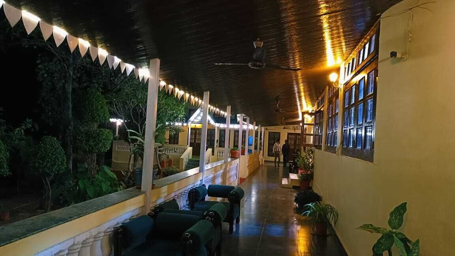 Food & Drinks 5, Karnavati Retreat, Panna